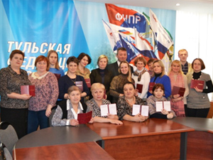 Торжественное вручение свидетельств Торжественное вручение свидетельств